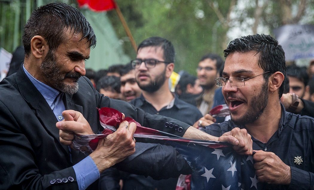 Protests_after_US_decision_to_withdraw_from_JCPOA_around_former_US_embassy_Tehran_-_8_May_2018_26