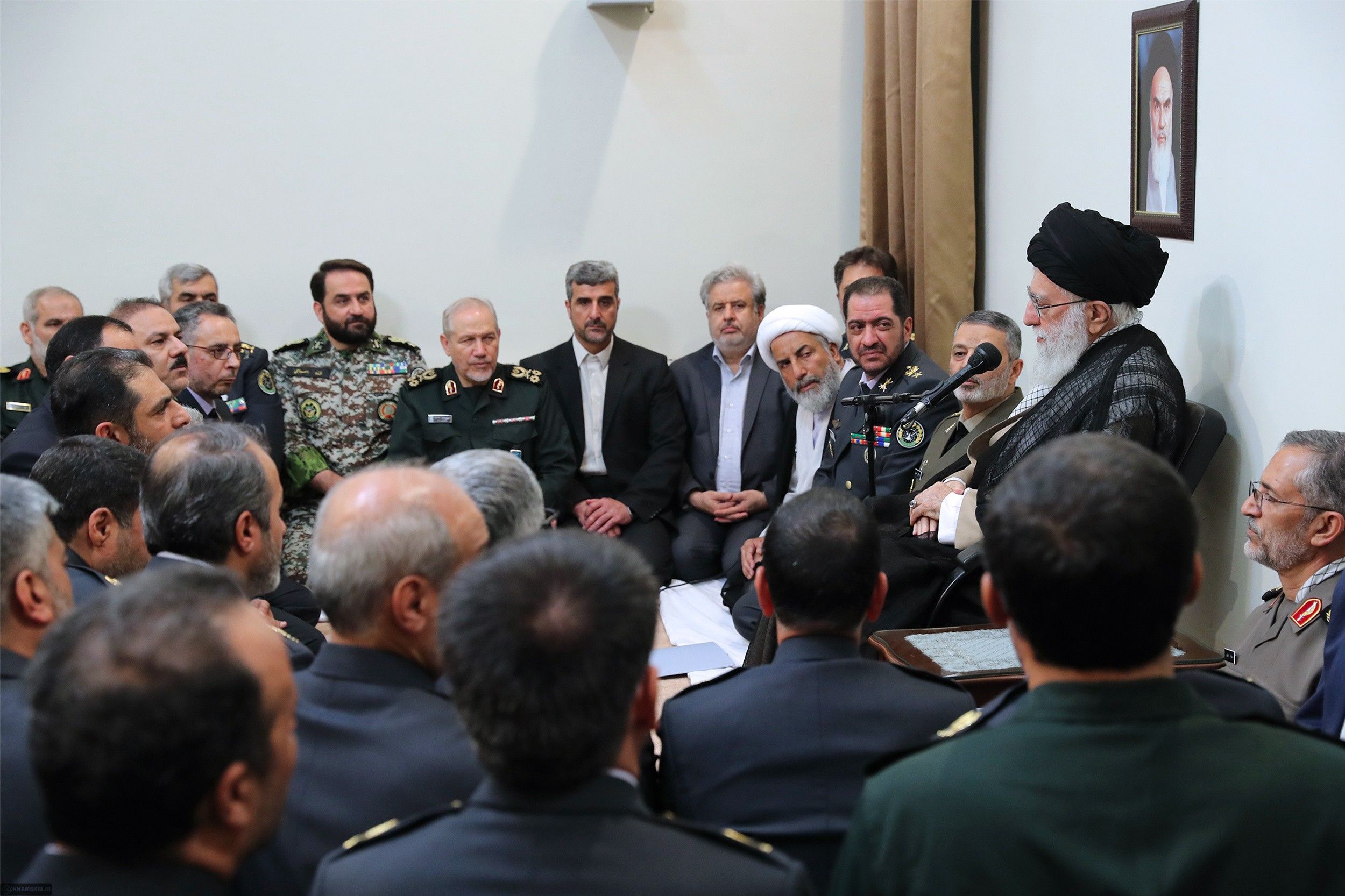 Ayatollah_Ali_Khamenei__Khatam_al-Anbia_Commanders_01-1