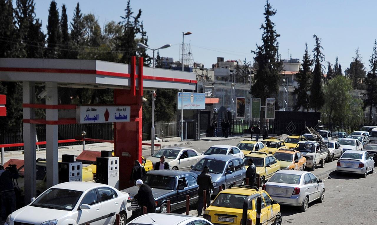 Syrian-fuel-queues-9493954