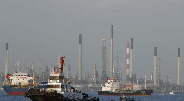 US Imposes Sanctions on China Refinery, Others for Iran Oil Purchases