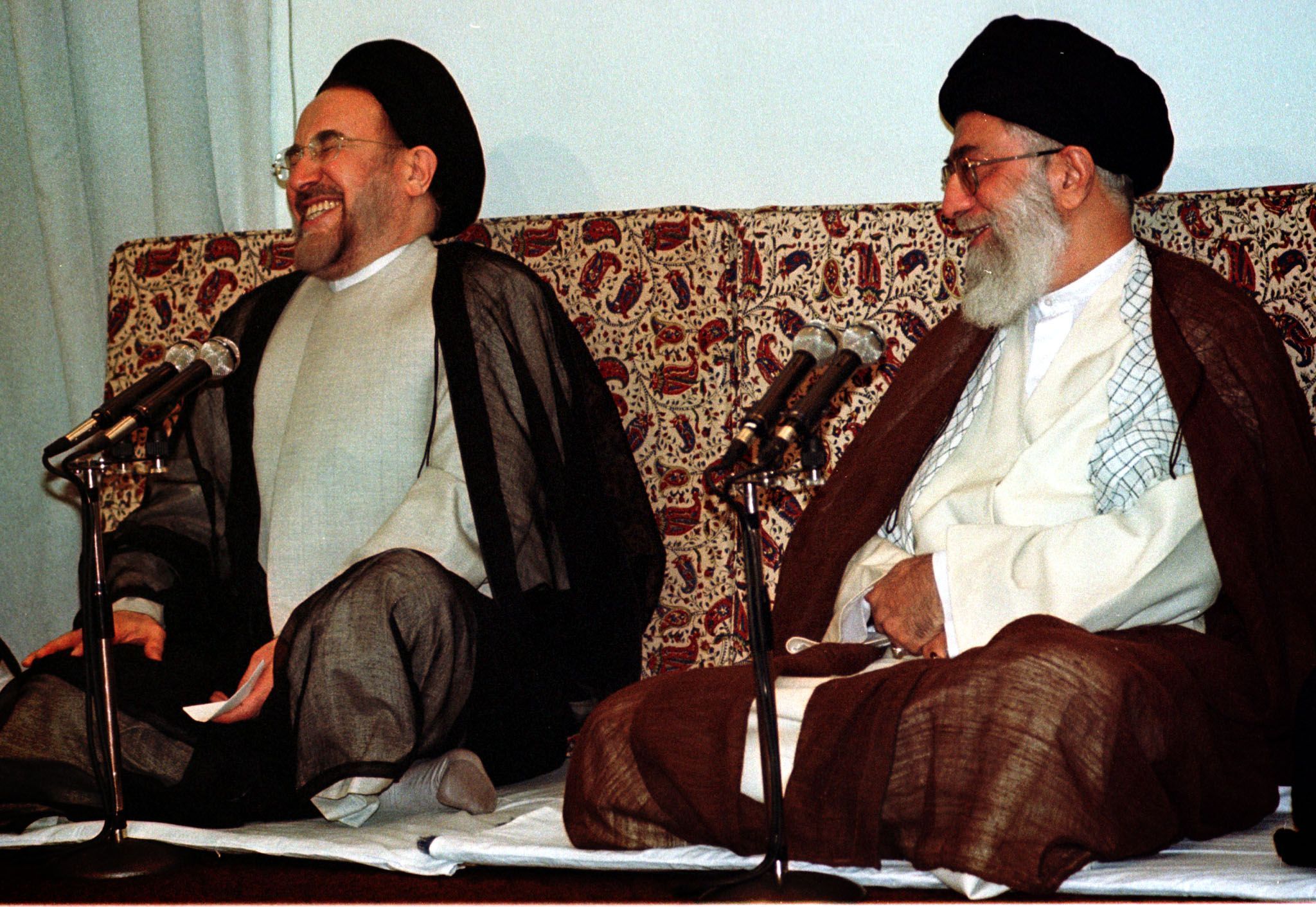 Звуки хатами. Рафсанджани и Хаменеи. Рафсанджани и Хаменеи в молодости. Мохаммад Хатами с семьей. Хатами Мохаммад портрет.