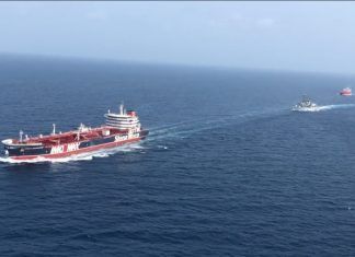 Iran Says ‘Non-Hostile’ Ships Can Transit Strait of Hormuz, FT Reports