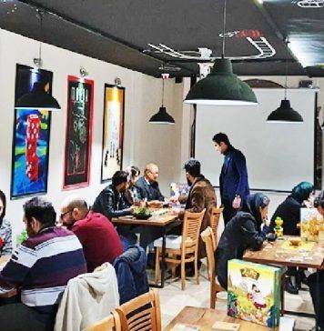 Iranian Holy City Mashhad Bans Mixed-Sex Board Games in Gaming Cafes