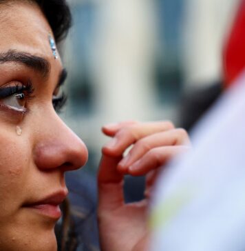 Iran Protests: Majority of People Reject Compulsory Hijab and an Islamic Regime, Surveys Find