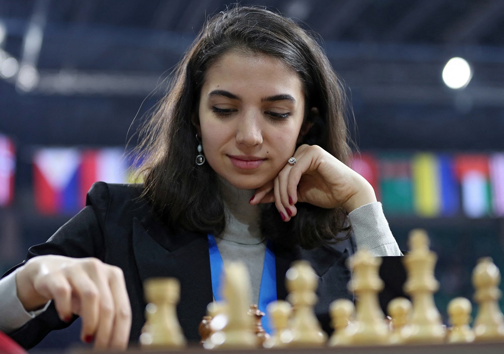 Iranian Woman Competes at Chess Tournament Without Hijab