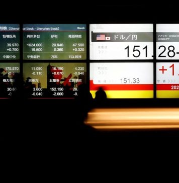 FOREX-Dollar Muted as Investors Watch Israel-Iran Conflict