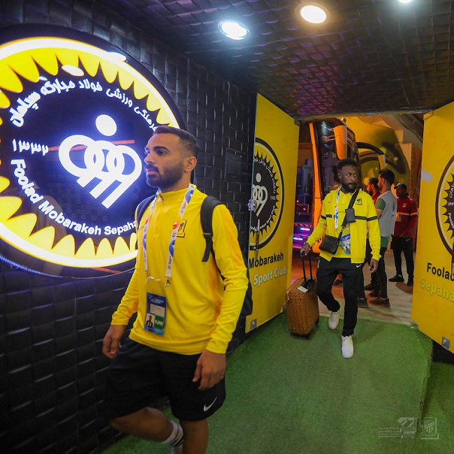 Al-Ittihad makes bold exit from Sepahan stadium, protests presence of  political signs