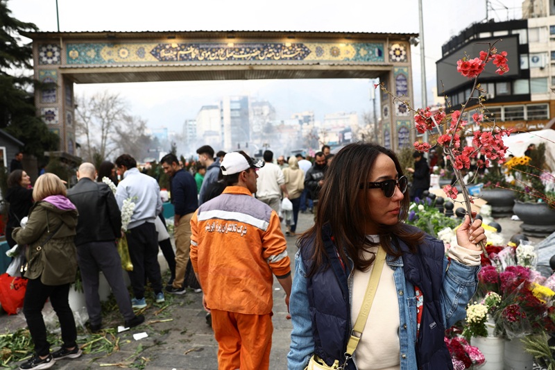 Iranians Celebrate Nowruz Amid Bombings; Mourn Victims of Crackdown