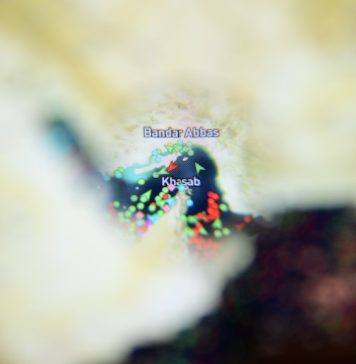 Giant Oil Tanker off Dubai Hit by Iranian Strike After Trump’s Latest Threats