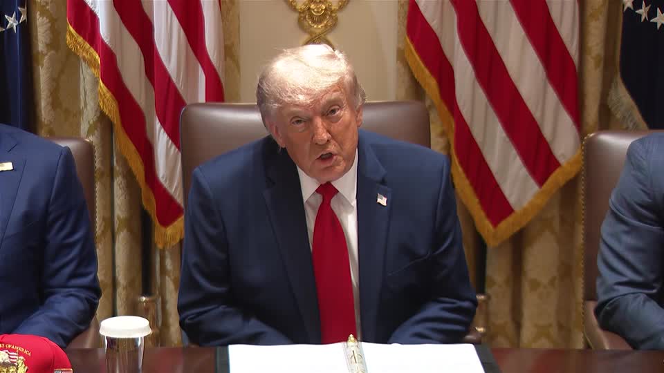 Trump Says He Can Outwait Iran, Dismisses Midterm Election Pressure