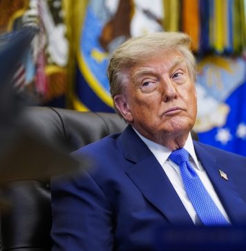 Trump Demands Islamic Republic Pay Compensation for Deaths as Hormuz Deal Hopes Fade