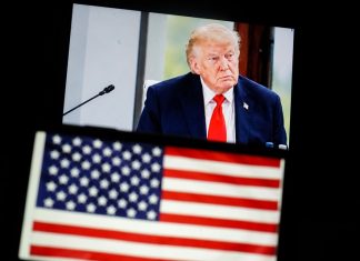 US and Iran Discuss Phased Deal to Reopen Hormuz and End US Blockade, Sources Say