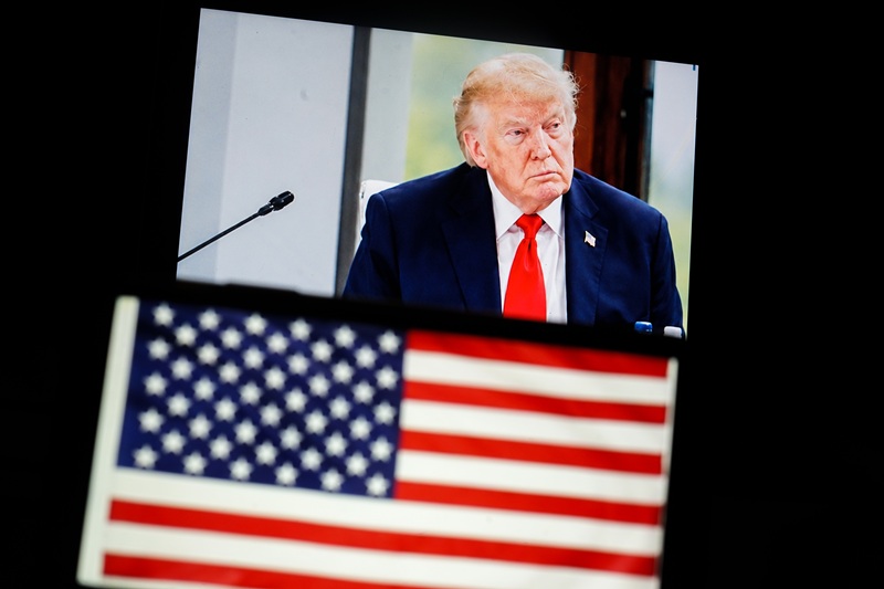 US and Iran Discuss Phased Deal to Reopen Hormuz and End US Blockade, Sources Say